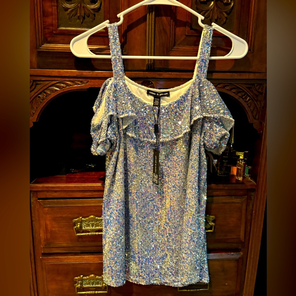 NWT SEQUINED CABLE AND GAGE TOP. M.